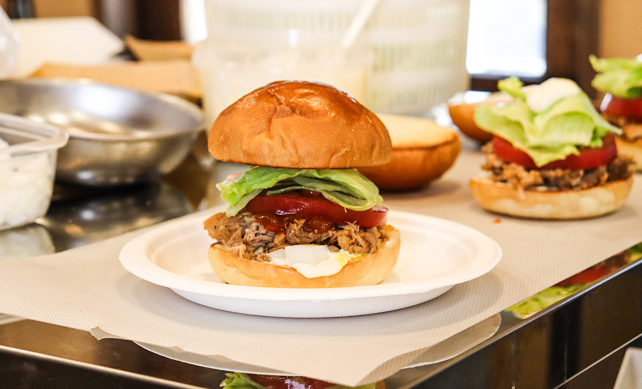 道の駅いちごの里よしみ、だんだんBURGER